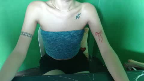 miss_mailyn online show from 10/22/25, 08:36