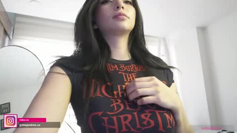 Alejandra online show from 04/29/26, 09:43