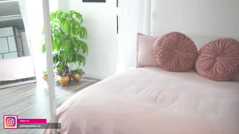 Alejandra online show from 06/06/26, 03:17
