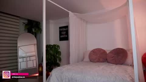 Alejandra online show from 06/18/26, 02:01