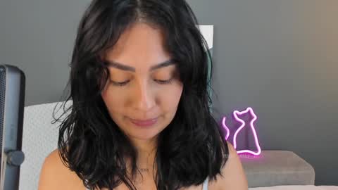 Mia  monday to saturday 6pm to 9pm time Colombia online show from 12/26/24, 11:35