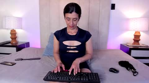 Snapshot of miss_milf_ chatting on 04/15/26, 07:54 miss_milf_ online show from 04/15/26, 07:54