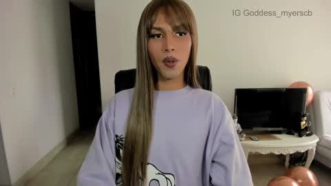 Snapshot of miss_myers chatting on 09/30/25, 02:22 Goddess Myers thumb up is important for me kisses online show from 09/30/25, 02:22