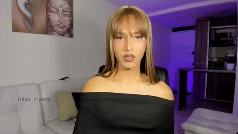 Snapshot of miss_myers chatting on 10/30/25, 10:54 Goddess Myers thumb up is important for me kisses online show from 10/30/25, 10:54