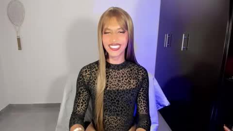 Snapshot of miss_myers chatting on 03/10/26, 10:04 Goddess Myers thumb up is important for me kisses online show from 03/10/26, 10:04