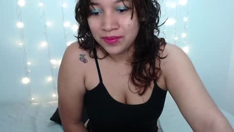 Snapshot of miss_rose1 chatting on 02/01/25, 11:32 ROS online show from 02/01/25, 11:32