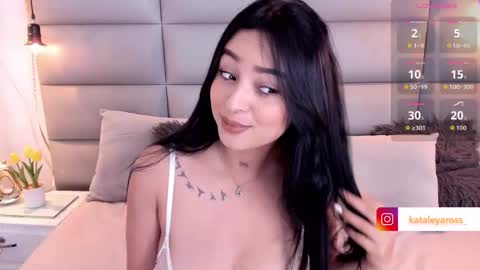 Snapshot of miss_ross_ chatting on 10/15/25, 12:44 onlyfanskataleyaross online show from 10/15/25, 12:44