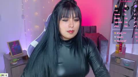 Snapshot of miss_scarllet chatting on 07/28/26, 03:21 100 thumbs up online show from 07/28/26, 03:21