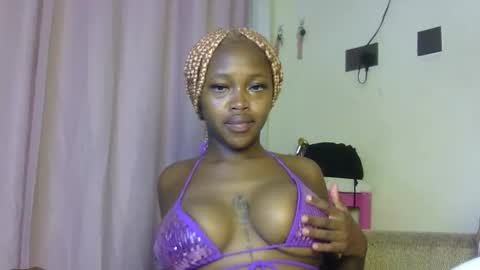 Snapshot of miss_sexyyy chatting on 10/28/25, 10:34 miss_sexyyy online show from 10/28/25, 10:34