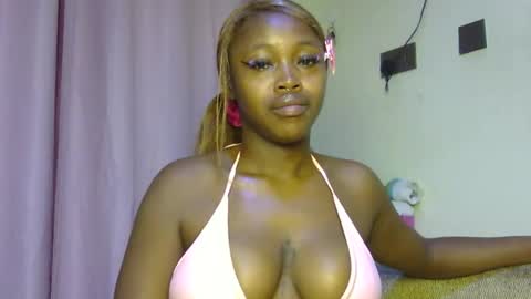 Snapshot of miss_sexyyy chatting on 11/26/25, 12:17 miss_sexyyy online show from 11/26/25, 12:17