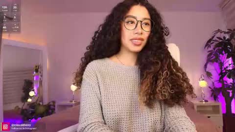 Amy Olivera online show from 11/05/25, 01:11