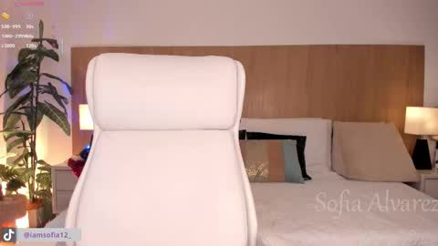 Snapshot of miss_soffy chatting on 11/14/25, 10:51 Sofia Alvarez online show from 11/14/25, 10:51