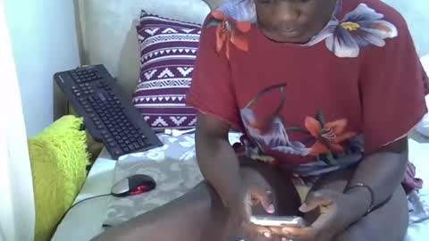 Snapshot of miss_squirty2 chatting on 11/19/25, 08:36 jasmine online show from 11/19/25, 08:36