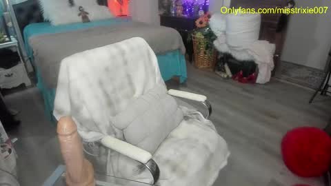 Trixie007 online show from 11/13/25, 07:46