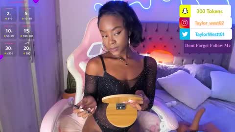 Tay Tay Independent Model   online show from 02/12/25, 08:38