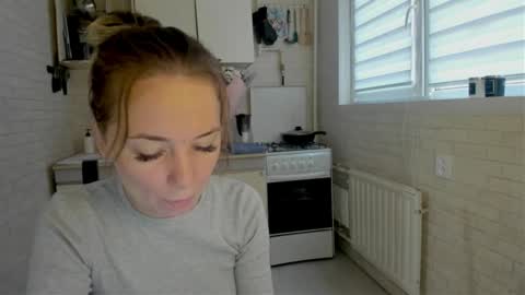 miss_you20 online show from 10/16/25, 06:03