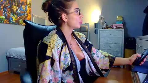 Snapshot of missale chatting on 05/05/26, 08:06 Alesyamuscledoll online show from 05/05/26, 08:06