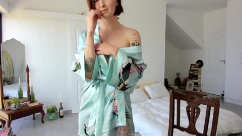 Snapshot of missalexthorn chatting on 09/25/25, 09:46 Alexandra Thorn online show from 09/25/25, 09:46