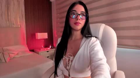 Snapshot of missangela3 chatting on 10/22/25, 12:27 Angela Romero online show from 10/22/25, 12:27