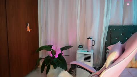 Snapshot of missara_ chatting on 04/10/26, 12:27 missara_ online show from 04/10/26, 12:27