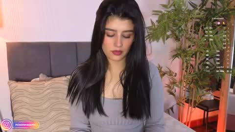 Laura online show from 01/12/26, 02:44