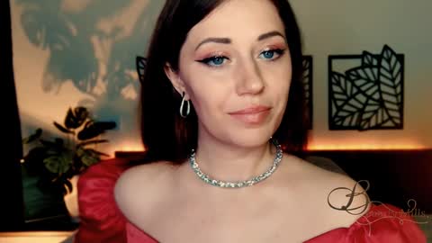 Snapshot of missbeverlymills chatting on 12/07/24, 05:20 The divine Beverly online show from 12/07/24, 05:20