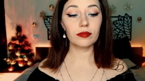 Snapshot of missbeverlymills chatting on 12/21/24, 06:23 The divine Beverly online show from 12/21/24, 06:23