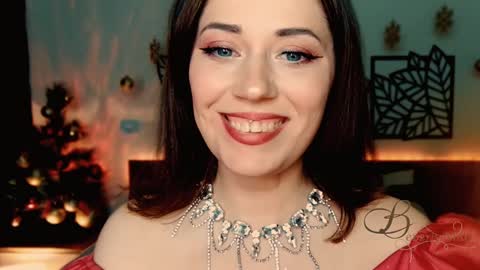 Snapshot of missbeverlymills chatting on 12/25/24, 08:17 The divine Beverly online show from 12/25/24, 08:17