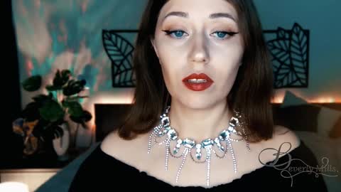 Snapshot of missbeverlymills chatting on 01/11/25, 01:53 The divine Beverly online show from 01/11/25, 01:53