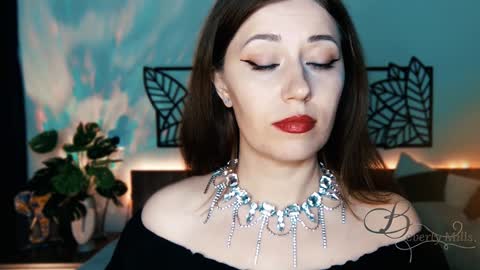 Snapshot of missbeverlymills chatting on 01/11/25, 06:54 The divine Beverly online show from 01/11/25, 06:54