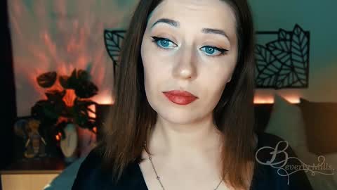 Snapshot of missbeverlymills chatting on 01/17/25, 07:38 The divine Beverly online show from 01/17/25, 07:38