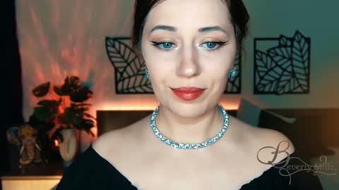 Snapshot of missbeverlymills chatting on 01/20/25, 05:06 The divine Beverly online show from 01/20/25, 05:06