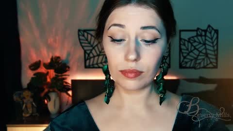 Snapshot of missbeverlymills chatting on 01/24/25, 06:25 The divine Beverly online show from 01/24/25, 06:25