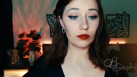 Snapshot of missbeverlymills chatting on 02/01/25, 07:34 The divine Beverly online show from 02/01/25, 07:34