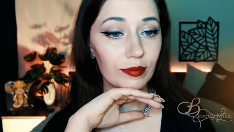 Snapshot of missbeverlymills chatting on 02/05/25, 05:09 The divine Beverly online show from 02/05/25, 05:09