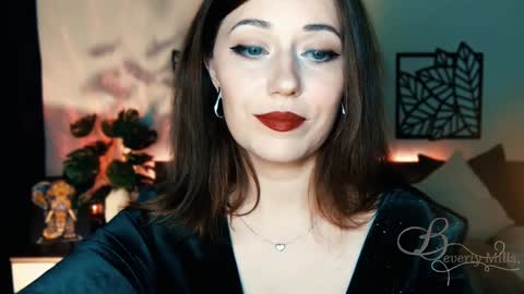 Snapshot of missbeverlymills chatting on 02/08/25, 08:32 The divine Beverly online show from 02/08/25, 08:32