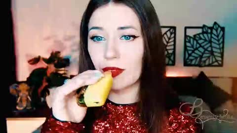 Snapshot of missbeverlymills chatting on 03/02/25, 08:38 The divine Beverly online show from 03/02/25, 08:38