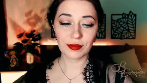 Snapshot of missbeverlymills chatting on 03/09/25, 07:05 The divine Beverly online show from 03/09/25, 07:05