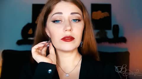 Snapshot of missbeverlymills chatting on 09/10/25, 07:14 The divine Beverly online show from 09/10/25, 07:14