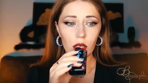 Snapshot of missbeverlymills chatting on 09/17/25, 07:04 The divine Beverly online show from 09/17/25, 07:04