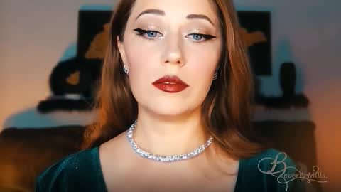 Snapshot of missbeverlymills chatting on 09/18/25, 08:11 The divine Beverly online show from 09/18/25, 08:11