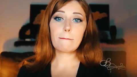 Snapshot of missbeverlymills chatting on 09/25/25, 08:01 The divine Beverly online show from 09/25/25, 08:01