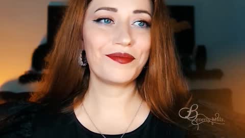 Snapshot of missbeverlymills chatting on 10/11/25, 04:44 The divine Beverly online show from 10/11/25, 04:44