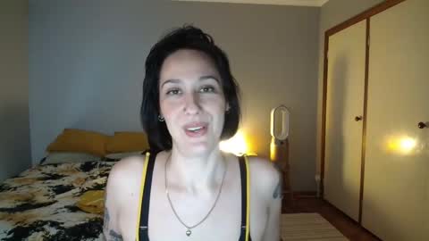 Snapshot of misscarmilla444 chatting on 09/30/25, 11:32 MissCarmilla444 online show from 09/30/25, 11:32