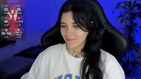 Snapshot of misscharlottte_18 chatting on 10/29/25, 04:04 Missy Charlottte. Hey remember to give me a thumbs up ty online show from 10/29/25, 04:04