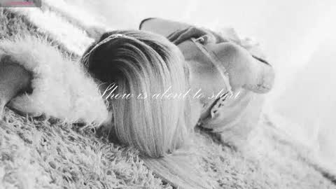 Chloe freelance model Please your thumbs up are important  online show from 11/13/25, 11:36