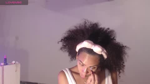 Snapshot of misscruzxz chatting on 11/01/25, 12:01 Donna di Diamanti online show from 11/01/25, 12:01