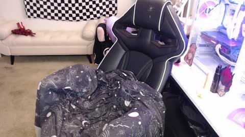 missdanibluee online show from 12/03/24, 11:33