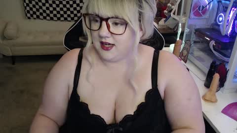 missdanibluee online show from 12/05/24, 11:38