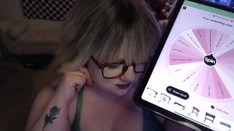 missdanibluee online show from 02/03/25, 11:31